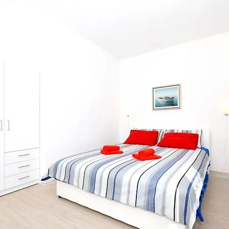 With 3 Bedrooms In Stobrec, With Furnished Balcony And Wifi - 300 M From The Beach Апартаменты Сплит