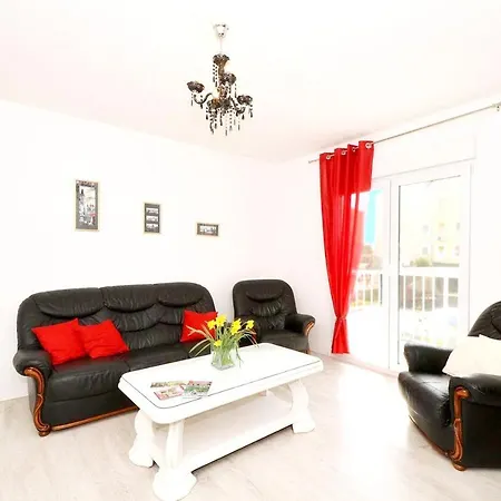 With 3 Bedrooms In Stobrec, With Furnished Balcony And Wifi - 300 M From The Beach Апартаменты Сплит