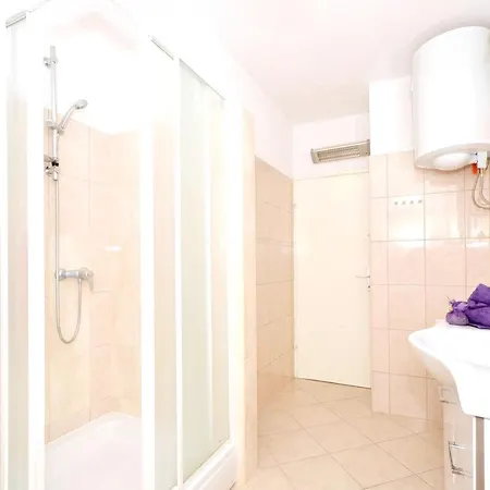 With 3 Bedrooms In Stobrec, With Furnished Balcony And Wifi - 300 M From The Beach Апартаменты