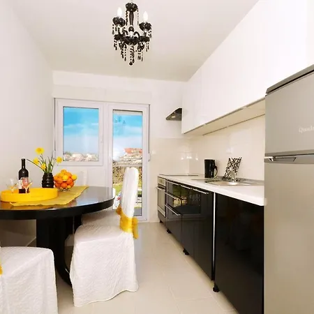 With 3 Bedrooms In Stobrec, With Furnished Balcony And Wifi - 300 M From The Beach