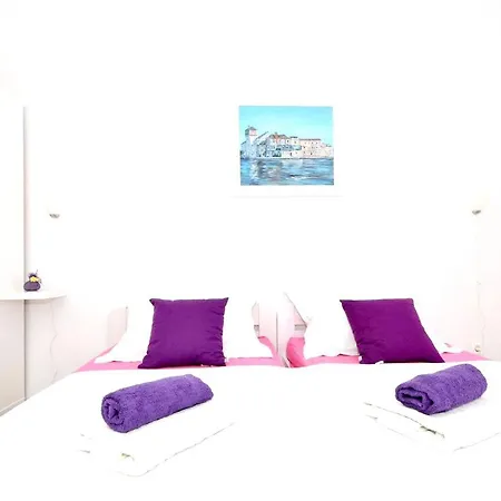 With 3 Bedrooms In Stobrec, With Furnished Balcony And Wifi - 300 M From The Beach *