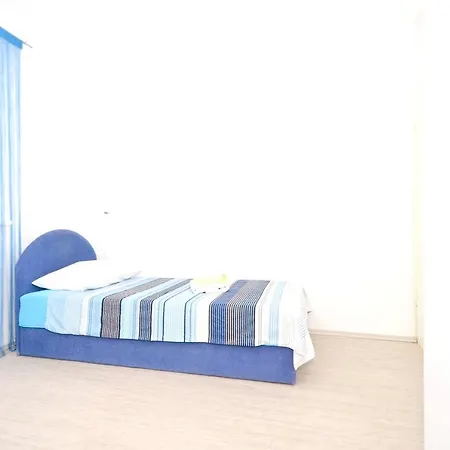 With 3 Bedrooms In Stobrec, With Furnished Balcony And Wifi - 300 M From The Beach *