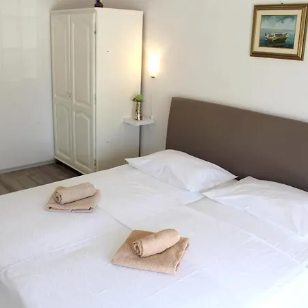 With 3 Bedrooms In Stobrec, With Furnished Balcony And Wifi - 300 M From The Beach