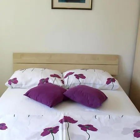 With 3 Bedrooms In Stobrec, With Furnished Balcony And Wifi - 300 M From The Beach * Split