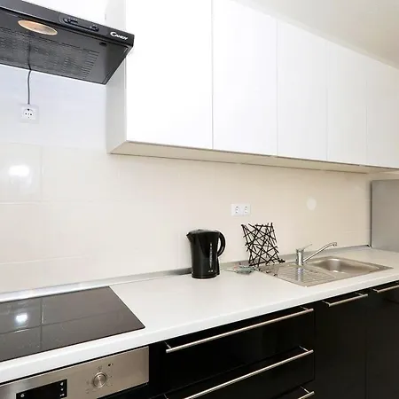 With 3 Bedrooms In Stobrec, With Furnished Balcony And Wifi - 300 M From The Beach *